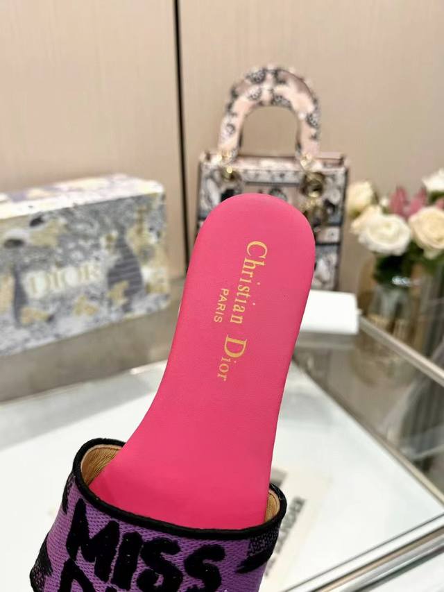 Dior 迪奥新款平底凉鞋 原版材料 真皮大底 码数：35-41